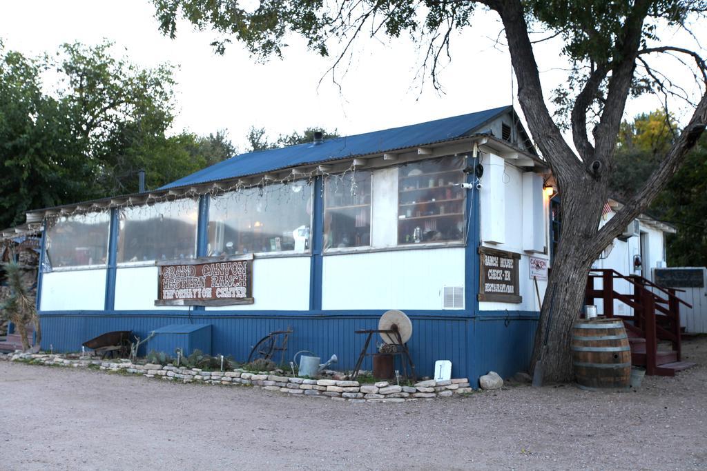 Grand Canyon Western Ranch Farm stay