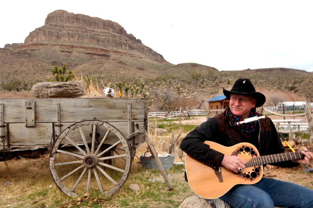 Grand Canyon Western Ranch Farm stay *